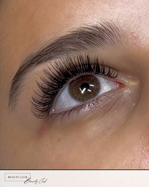 Kuvassa olevalle asiakkaalle käytetty Angel Lashes - Tekniikkaa.